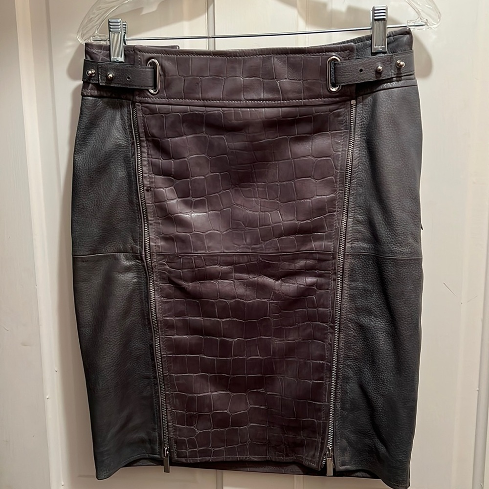 NWT Bagatelle Women’s knee-length, crocodile embossed gray leather skirt